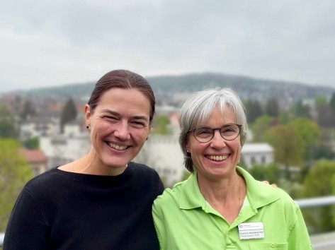 V.l.n.r.: Karin Büscher Djafer, Leiterin Betreuung und Pflege, und Corinne Steinbrüchel, Pflegeexpertin APN