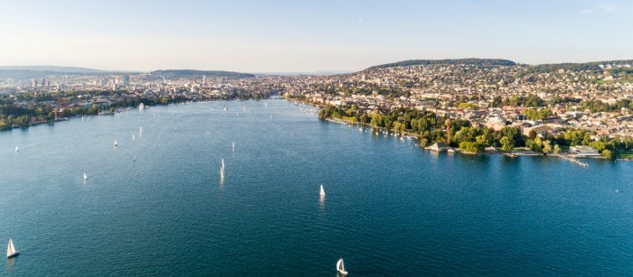Zürichsee mit Blick auf die Stadt Zürich