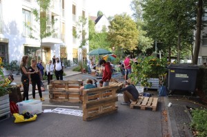 Temporary street closure in the Tiefenbrunnen neighbourhood