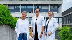 v.l.n.r. Dr. med. Sabine Richarz (Leitende Ärztin), Dr. med. Corinne Kohler (Chefärztin), PD Dr. med. Claudia Schrimpf (Oberärztin)