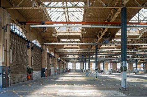Eine grosse und nun völlig leere Industriehalle.