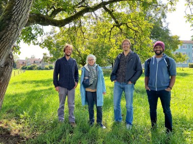 Vorstand Quartiergarten Aphaltra: Sven Braunsdorf (Partnerorganisation Genossenschaft «meh als gmües»), Valdis Hliddal, Risch Tratschin, Luxshan Shanmugaratnam (Präsidium) (v.l.n.r.)