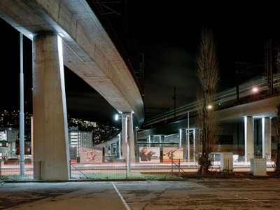 Hardturmviadukt. Inszeniertes Bahnviadukt mit Verzweigung, prägender Bau in Zürich-West. (Fotograf: Georg Aerni)