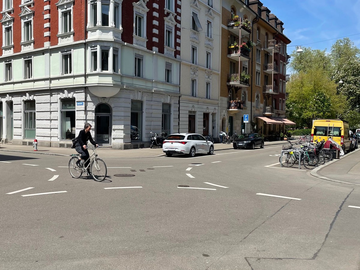 Anwandstrasse / Schreinerstrasse. Kreuzung mit Rechtsvortritt in Tempo-30-Zone.