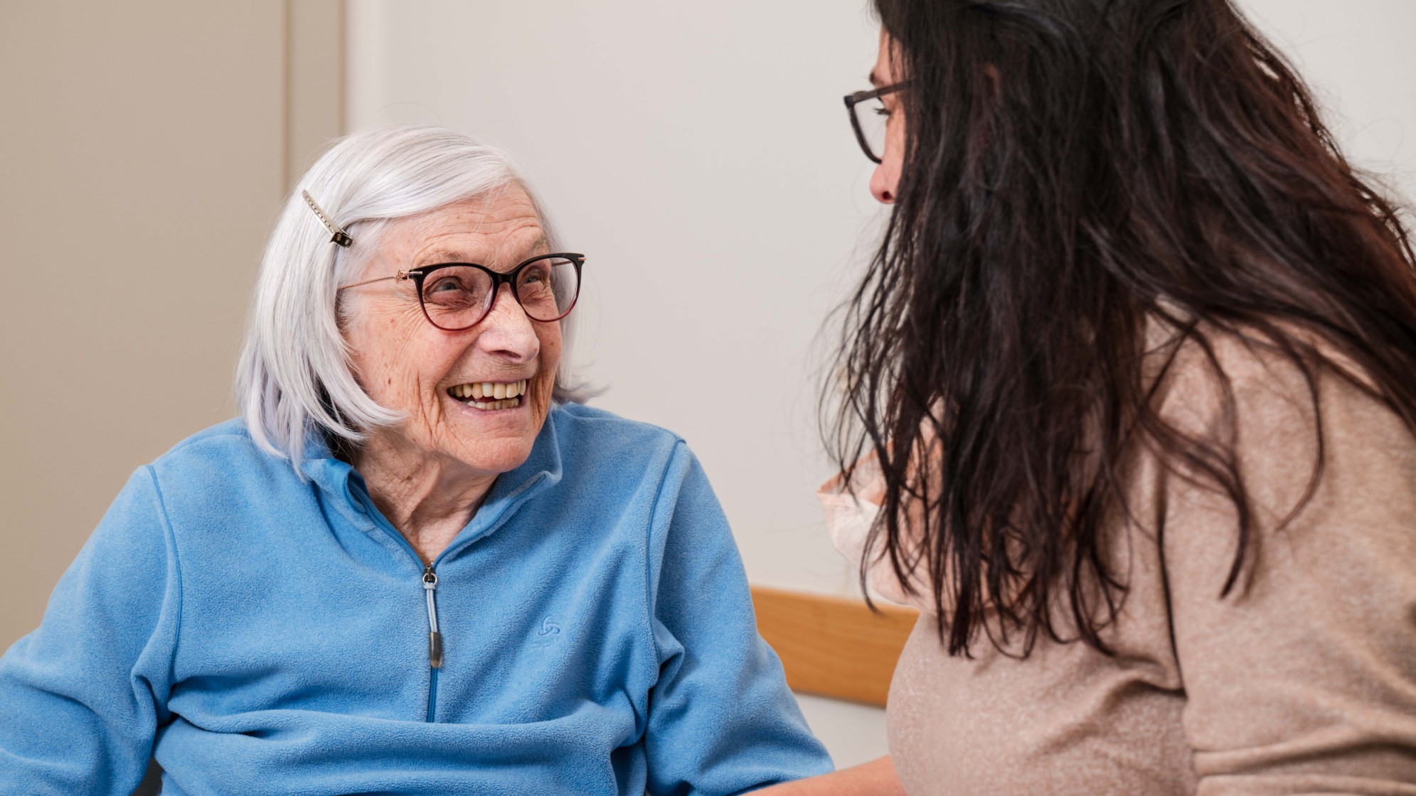 Beratung einer Seniorin vor Ort