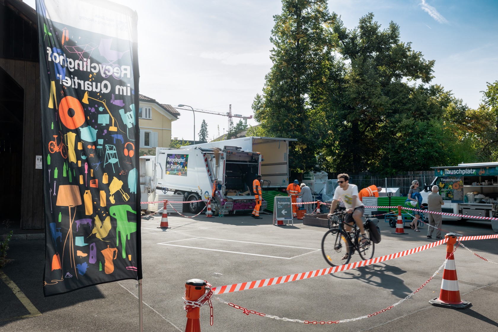 Bild vom mobilen Recyclinghof in Altstetten im Sommer 2024